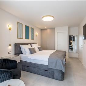 4 bedroom villa with heated pool and sea view in Vinišće, sleeps 8